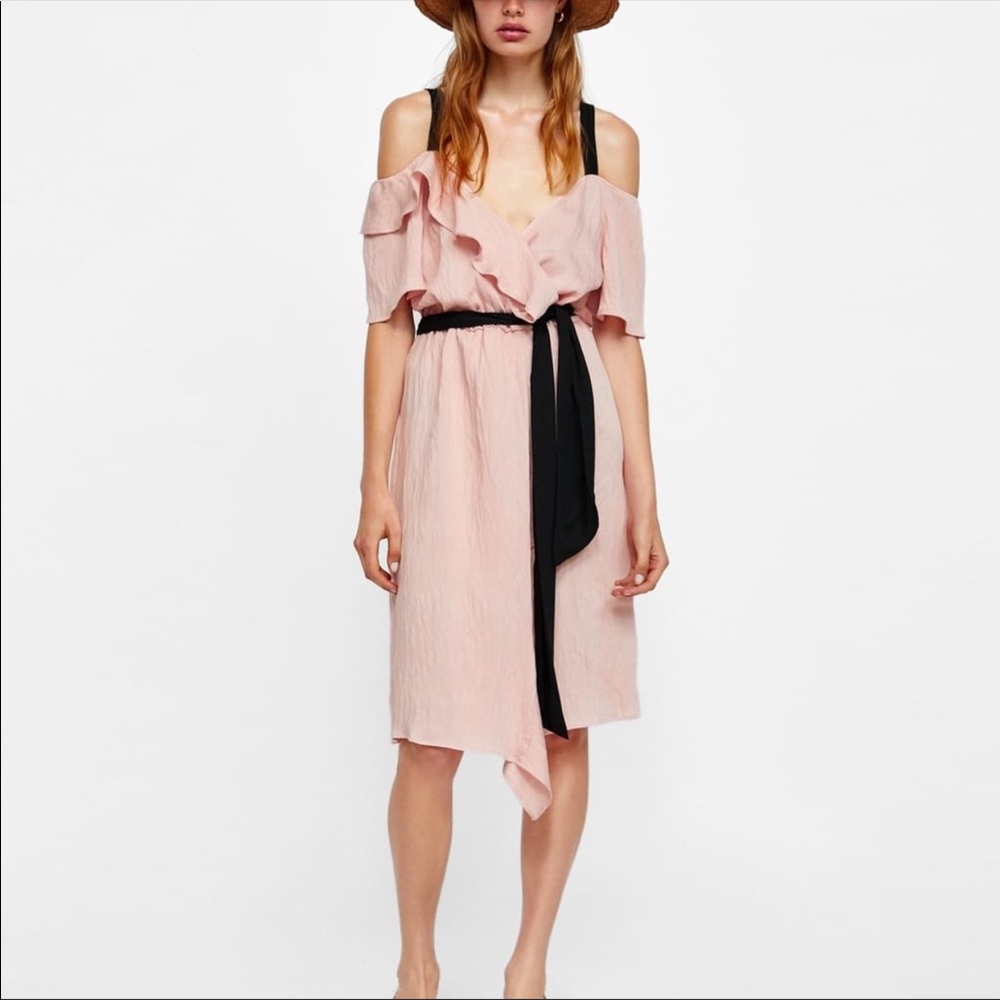 NWT Flowy cold shoulder dress